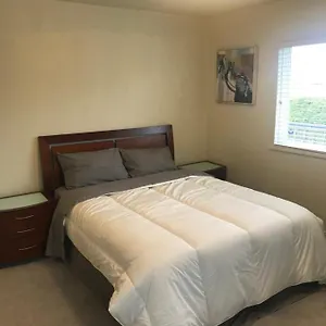 https://spacious-and-bright-large-suite-with-separate-bathroom.vancouver-hotels-bc.net